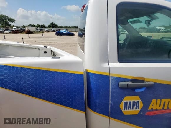 ✅ 2011 Chevrolet Silverado 1500 LT • VIN: 1GCNCSE08BZ278502 • Lot: 61723695. Wystawiony na Copart z przebiegiem 228 536 mil. Bezpłatny archiwum sprzedaży aukcyjnych z USA i szczegółowy raport historii pojazdu na DreamBid. Zdjęcie 10.