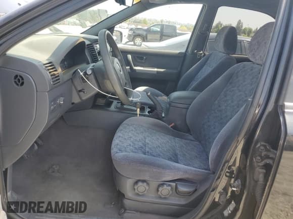 ✅ 2003 Kia Sorento LX • VIN: KNDJD733235173825 • Лот: 62675685. Опубликован ранее на Copart с пробегом 150 760 миль. Бесплатный доступ к архиву аукционных продаж из США и подробный отчёт об истории автомобиля на DreamBid. Изображение 7.
