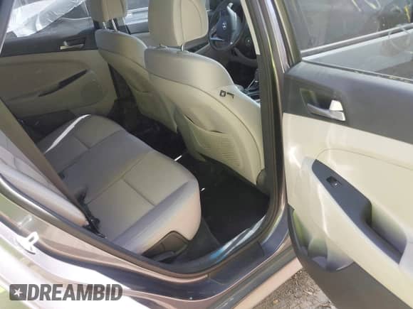 ✅ 2018 Hyundai Tucson SEL • VIN: KM8J33A42JU756384 • Lot: 43377460. Wystawiony na IAAI z przebiegiem 72 273 mil mil. Skorzystaj z bezpłatnego archiwum sprzedaży aukcyjnych z USA i zobacz szczegółowy raport historii pojazdu na DreamBid. Zdjęcie 8.