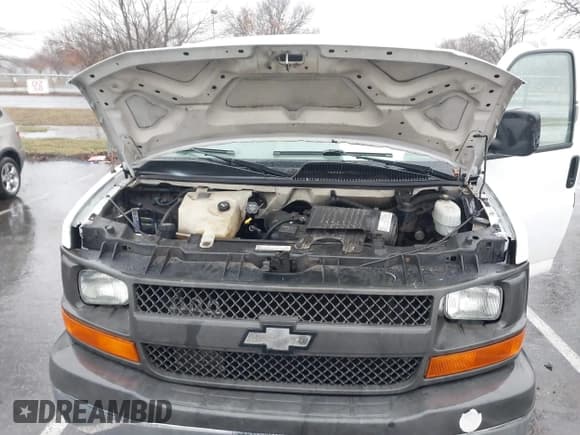 ✅ 2005 Chevrolet Express Cargo • VIN: 1GCGG25V651154983 • Lot: 43819081. Wystawiony na IAAI z przebiegiem 193 319 mil. Bezpłatny archiwum sprzedaży aukcyjnych z USA i szczegółowy raport historii pojazdu na DreamBid. Zdjęcie 10.