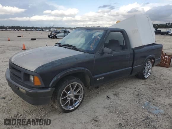 ✅ 1996 Chevrolet S-10 • VIN: 1GCCS14X1T8114597 • Лот: 86123824. Опубликован ранее на Copart с пробегом 147 224 миль. Бесплатный доступ к архиву аукционных продаж из США и подробный отчёт об истории автомобиля на DreamBid. Изображение 1.