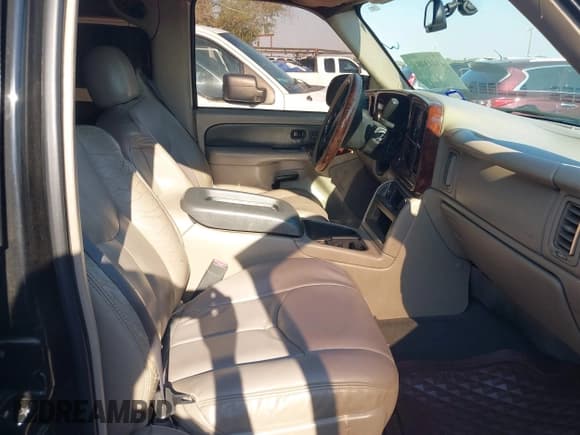 ✅ 2004 Chevrolet Avalanche Z66 • VIN: 3GNEC12T84G149677 • Lot: 43443498. Listed on IAAI with 290,086 mi. Free auction sales archive from the USA and detailed vehicle history report at DreamBid. Image 5.