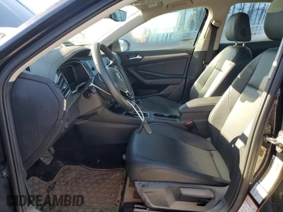 ✅ 2020 Volkswagen Jetta SEL • VIN: 3VWEB7BU4LM071211 • Lot: 81034514. Wystawiony na Copart z przebiegiem 76 352 mil. Bezpłatny archiwum sprzedaży aukcyjnych z USA i szczegółowy raport historii pojazdu na DreamBid. Zdjęcie 7.