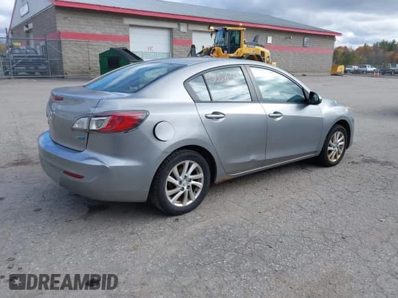 ✅ 2012 Mazda 3 i Touring • VIN: JM1BL1V83C1560968 • Лот: 43552653. Опубликован ранее на IAAI с пробегом 181 387 миль. Бесплатный доступ к архиву аукционных продаж из США и подробный отчёт об истории автомобиля на DreamBid. Изображение 4.