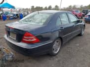 ✅ 2001 Mercedes-Benz C 320 • VIN: WDBRF64JX1F076513 • Lot: 43872207. Wystawiony na IAAI z przebiegiem 134 609 mil. Bezpłatny archiwum sprzedaży aukcyjnych z USA i szczegółowy raport historii pojazdu na DreamBid. Zdjęcie 4.