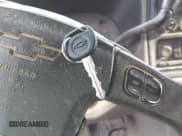 ✅ 2003 Chevrolet Silverado 2500HD LT • VIN: 1GCHK29133E152205 • Lot: 43109431. Wystawiony na IAAI z przebiegiem 267 461 mil. Bezpłatny archiwum sprzedaży aukcyjnych z USA i szczegółowy raport historii pojazdu na DreamBid. Zdjęcie 11.