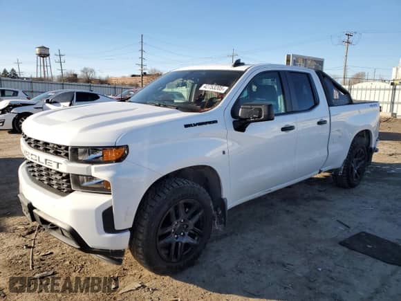 2021 Chevrolet Silverado 1500 Custom z VIN 1GCRYBEH1MZ150761, wystawiony jako Copart lot #42753205 z przebiegiem 46 535 mil mil oraz Szkoda całkowita • Salvage title. Historia ofert i sprzedaży dostępna na DreamBid. Obrazek 1.