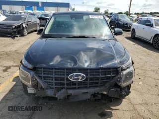 ✅ 2020 Hyundai Venue SE • VIN: KMHRB8A33LU026626 • Lot: 62611824. Wystawiony na Copart z przebiegiem 167 465 mil. Bezpłatny archiwum sprzedaży aukcyjnych z USA i szczegółowy raport historii pojazdu na DreamBid. Zdjęcie 5.