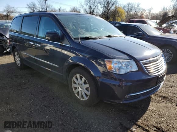 ✅ 2016 Chrysler Town & Country Touring • VIN: 2C4RC1BGXGR129197 • Лот: 92502115. Опубликован ранее на Copart с пробегом 137 175 миль. Бесплатный доступ к архиву аукционных продаж из США и подробный отчёт об истории автомобиля на DreamBid. Изображение 4.