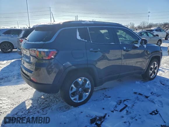 ✅ 2018 Jeep Compass Limited • VIN: 3C4NJDCB9JT212097 • Lot: 94518205. Wystawiony na Copart z przebiegiem 71 601 mil. Bezpłatny archiwum sprzedaży aukcyjnych z USA i szczegółowy raport historii pojazdu na DreamBid. Zdjęcie 3.