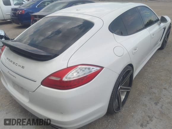 ✅ 2011 Porsche Panamera • VIN: WP0AA2A73BL017403 • Лот: 42651369. Опубликован ранее на IAAI с пробегом 137 099 миль. Бесплатный доступ к архиву аукционных продаж из США и подробный отчёт об истории автомобиля на DreamBid. Изображение 4.