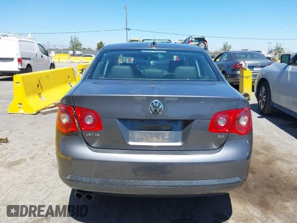 ✅ 2006 Volkswagen Jetta 2.5L • VIN: 3VWRG71K96M627407 • Лот: 42815875. Опубликован ранее на IAAI с пробегом 176 750 миль. Бесплатный доступ к архиву аукционных продаж из США и подробный отчёт об истории автомобиля на DreamBid. Изображение 16.
