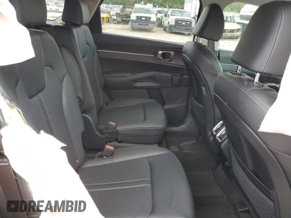 ✅ 2025 Kia Sorento X-Line EX • VIN: 5XYRHDJF8SG360608 • Lot: 65205815. Wystawiony na Copart z przebiegiem 2 444 mil. Bezpłatny archiwum sprzedaży aukcyjnych z USA i szczegółowy raport historii pojazdu na DreamBid. Zdjęcie 11.