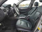 ✅ 2014 BMW X1 xDrive28i • VIN: WBAVL1C57EVY12882 • Lot: 90842735. Wystawiony na Copart z przebiegiem 119 188 mil. Bezpłatny archiwum sprzedaży aukcyjnych z USA i szczegółowy raport historii pojazdu na DreamBid. Zdjęcie 7.