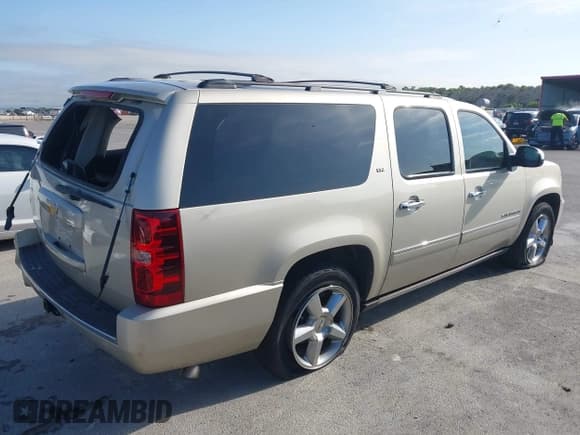 ✅ 2013 Chevrolet Suburban LTZ • VIN: 1GNSCKE01DR148980 • Lot: 42163113. Listed on IAAI with 186,261 mi. Free auction sales archive from the USA and detailed vehicle history report at DreamBid. Image 4.