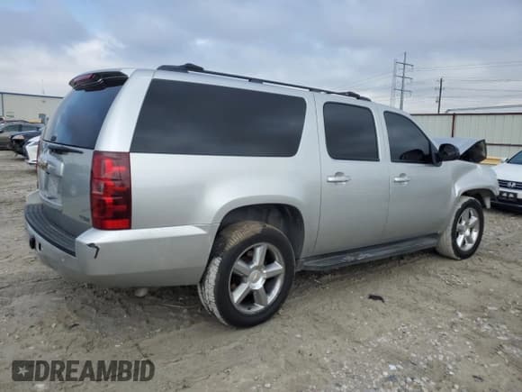 ✅ 2011 Chevrolet Suburban LT • VIN: 1GNSKJE34BR330712 • Lot: 70394604. Wystawiony na Copart z przebiegiem Nie podano. Bezpłatny archiwum sprzedaży aukcyjnych z USA i szczegółowy raport historii pojazdu na DreamBid. Zdjęcie 3.
