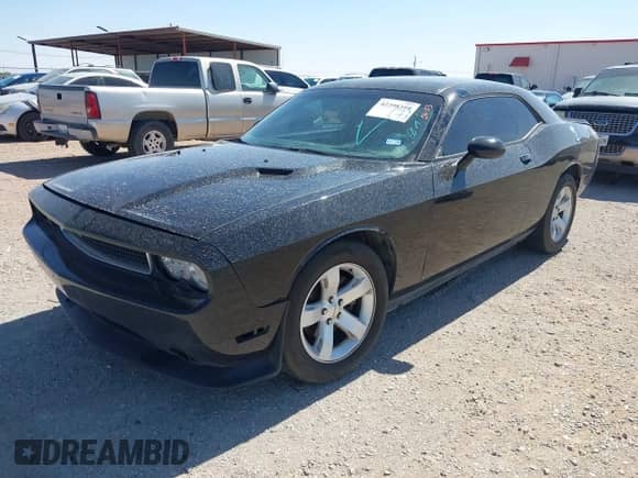 2014 Dodge Challenger SXT 100th Anniversary z VIN 2C3CDYAG4EH242714, wystawiony jako IAAI lot #42398310 z przebiegiem 168 369 mil mil oraz . Historia ofert i sprzedaży dostępna na DreamBid. Obrazek 2.