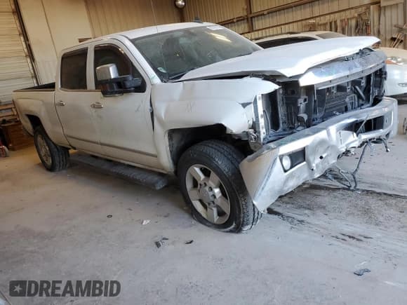 ✅ 2019 Chevrolet Silverado 2500HD LTZ • VIN: 1GC1KTEG7KF135191 • Lot: 83105174. Wystawiony na Copart z przebiegiem 150 679 mil. Bezpłatny archiwum sprzedaży aukcyjnych z USA i szczegółowy raport historii pojazdu na DreamBid. Zdjęcie 4.