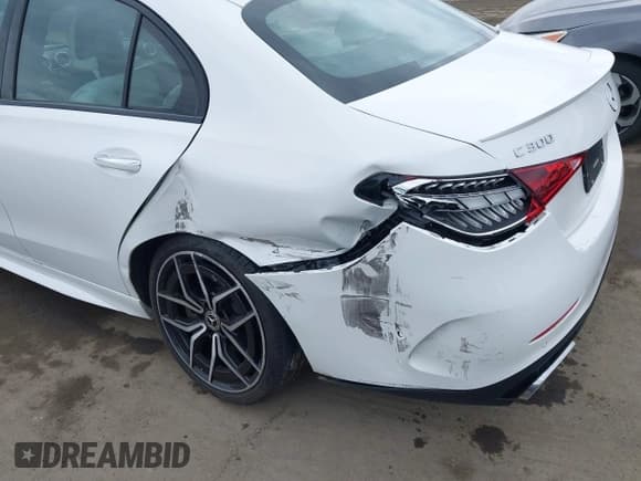 ✅ 2023 Mercedes-Benz C 300 • VIN: W1KAF4GB3PR121215 • Лот: 42068171. Опубликован ранее на IAAI с пробегом 15 082 миль. Бесплатный доступ к архиву аукционных продаж из США и подробный отчёт об истории автомобиля на DreamBid. Изображение 6.