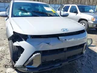 ✅ 2024 Hyundai Kona SE • VIN: KM8HA3AB8RU080828 • Lot: 41598769. Listed on IAAI with 3,654 mi. Free auction sales archive from the USA and detailed vehicle history report at DreamBid. Image 6.