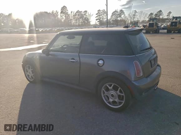 ✅ 2005 MINI Hardtop S • VIN: WMWRE33495TD95911 • Lot: 94474095. Wystawiony na Copart z przebiegiem 93 568 mil. Bezpłatny archiwum sprzedaży aukcyjnych z USA i szczegółowy raport historii pojazdu na DreamBid. Zdjęcie 2.