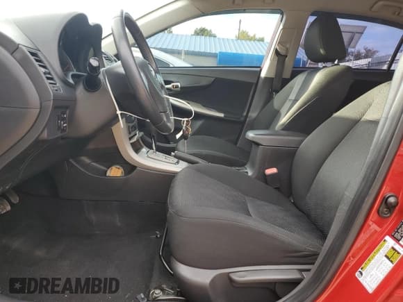 ✅ 2010 Toyota Corolla S • VIN: 2T1BU4EE5AC495828 • Lot: 82318675. Wystawiony na Copart z przebiegiem 114 520 mil. Bezpłatny archiwum sprzedaży aukcyjnych z USA i szczegółowy raport historii pojazdu na DreamBid. Zdjęcie 7.