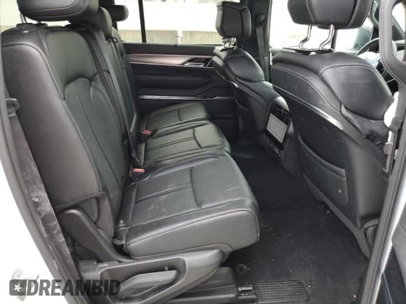 ✅ 2023 Jeep Grand Wagoneer • VIN: 1C4SJSEP2PS557840 • Лот: 69240965. Опубликован ранее на Copart с пробегом 37 285 миль. Бесплатный доступ к архиву аукционных продаж из США и подробный отчёт об истории автомобиля на DreamBid. Изображение 11.