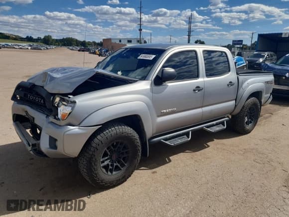 ✅ 2015 Toyota Tacoma • VIN: 3TMLU4EN1FM197604 • Lot: 84990895. Listed on Copart with 192,865 mi. Free auction sales archive from the USA and detailed vehicle history report at DreamBid. Image 1.