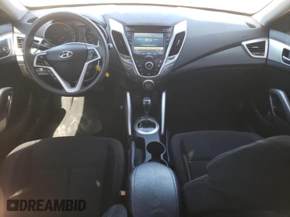 ✅ 2015 Hyundai Veloster • VIN: KMHTC6AD4FU227374 • Lot: 76863014. Wystawiony na Copart z przebiegiem 122 928 mil. Bezpłatny archiwum sprzedaży aukcyjnych z USA i szczegółowy raport historii pojazdu na DreamBid. Zdjęcie 8.