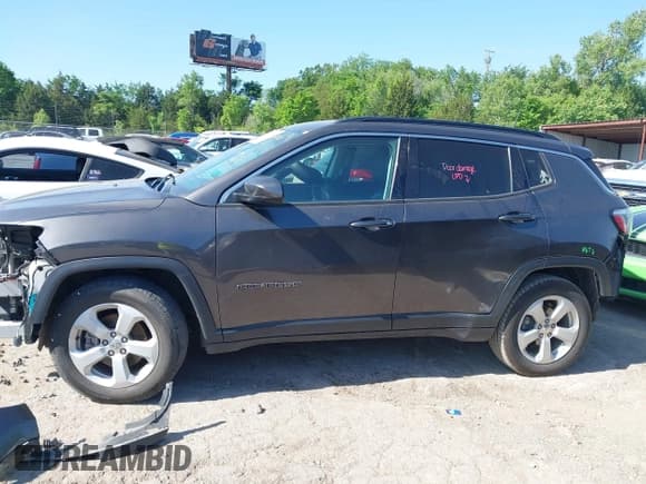 ✅ 2020 Jeep Compass Latitude • VIN: 3C4NJCBB6LT229969 • Lot: 42232500. Listed on IAAI with 86,501 mi. Free auction sales archive from the USA and detailed vehicle history report at DreamBid. Image 15.