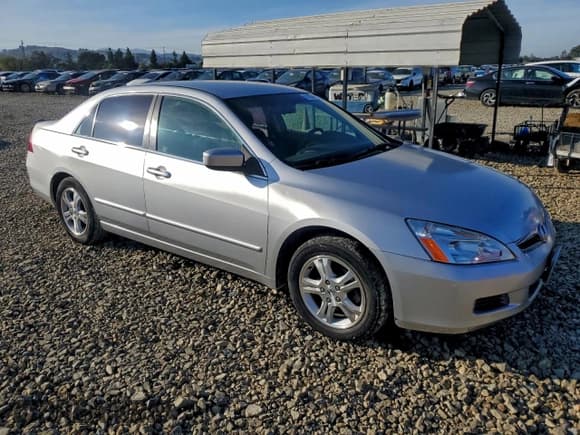 ✅ 2007 Honda Accord LX SE • VIN: JHMCM56377C015831 • Lot: 94839525. Listed on Copart with 273,220 mi. Free auction sales archive from the USA and detailed vehicle history report at DreamBid. Image 4.