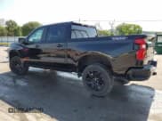 ✅ 2022 Chevrolet Silverado 1500 LT Trail Boss • VIN: 1GCPYFED7NZ192252 • Lot: 65614375. Wystawiony na Copart z przebiegiem 59 207 mil. Bezpłatny archiwum sprzedaży aukcyjnych z USA i szczegółowy raport historii pojazdu na DreamBid. Zdjęcie 2.