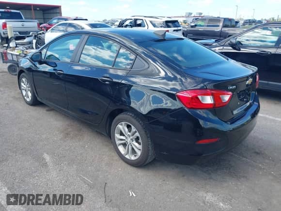 ✅ 2019 Chevrolet Cruze LS • VIN: 1G1BC5SMXK7130108 • Lot: 43291626. Wystawiony na IAAI z przebiegiem 97 511 mil. Bezpłatny archiwum sprzedaży aukcyjnych z USA i szczegółowy raport historii pojazdu na DreamBid. Zdjęcie 3.