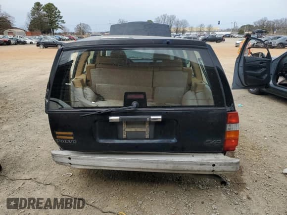 ✅ 1993 Volvo 940 • VIN: YV1JW8835P1083987 • Лот: 47639355. Опубликован ранее на Copart с пробегом 217 561 миль. Бесплатный доступ к архиву аукционных продаж из США и подробный отчёт об истории автомобиля на DreamBid. Изображение 6.