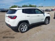 ✅ 2021 Jeep Compass Latitude • VIN: 3C4NJDBB6MT557478 • Lot: 43222716. Wystawiony na IAAI z przebiegiem 94 299 mil. Bezpłatny archiwum sprzedaży aukcyjnych z USA i szczegółowy raport historii pojazdu na DreamBid. Zdjęcie 4.
