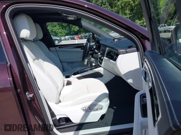 ✅ 2023 Porsche Macan • VIN: WP1AA2A56PLB07374 • Lot: 42571839. Wystawiony na IAAI z przebiegiem 11 732 mil. Bezpłatny archiwum sprzedaży aukcyjnych z USA i szczegółowy raport historii pojazdu na DreamBid. Zdjęcie 5.