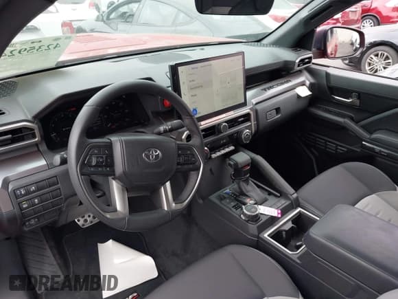 ✅ 2025 Toyota Tacoma SR • VIN: 3TYLB5JN1ST062638 • Лот: 42359245. Опубликован ранее на IAAI с пробегом 3 335 миль. Бесплатный доступ к архиву аукционных продаж из США и подробный отчёт об истории автомобиля на DreamBid. Изображение 22.