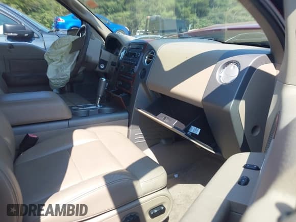 ✅ 2008 Ford F-150 XLT • VIN: 1FTPW12538KB28731 • Lot: 43012060. Wystawiony na IAAI z przebiegiem 110 066 mil. Bezpłatny archiwum sprzedaży aukcyjnych z USA i szczegółowy raport historii pojazdu na DreamBid. Zdjęcie 5.