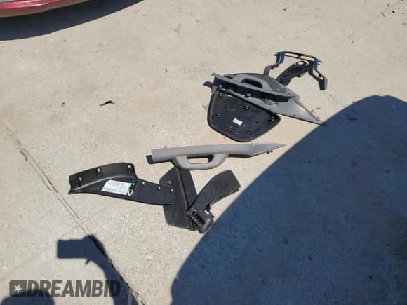 ✅ 2020 Chevrolet Silverado 1500 LTZ • VIN: 3GCUYGEL9LG441843 • Lot: 70880754. Wystawiony na Copart z przebiegiem 106 481 mil. Bezpłatny archiwum sprzedaży aukcyjnych z USA i szczegółowy raport historii pojazdu na DreamBid. Zdjęcie 12.