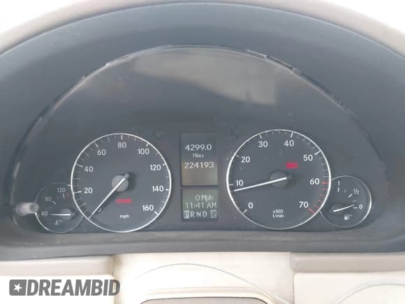 ✅ 2005 Mercedes-Benz C 240 • VIN: WDBRF81JX5F637217 • Lot: 42534245. Wystawiony na IAAI z przebiegiem 224 193 mil. Bezpłatny archiwum sprzedaży aukcyjnych z USA i szczegółowy raport historii pojazdu na DreamBid. Zdjęcie 7.