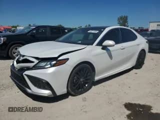 2022 Toyota Camry XSE with VIN 4T1K61AKXNU010124, listed as a Copart auction lot 69811655 with 51,120 mi miles and Salvage title. Bid and sale history available at DreamBid. Image 1.