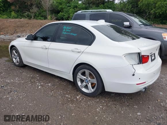✅ 2015 BMW 3 Series 320i xDrive • VIN: WBA3C3G57FNT53755 • Lot: 42291576. Listed on IAAI with 64,399 mi. Free auction sales archive from the USA and detailed vehicle history report at DreamBid. Image 3.