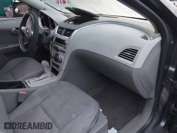 2010 Chevrolet Malibu 1LT z VIN 1G1ZC5EB3A4131710, wystawiony jako IAAI lot #43494011 z przebiegiem 188 140 mil mil oraz . Historia ofert i sprzedaży dostępna na DreamBid. Obrazek 5.