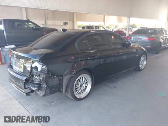 ✅ 2011 BMW 3 Series 328i • VIN: WBAPH7G52BNN06191 • Lot: 43665304. Listed on IAAI with 146,022 mi. Free auction sales archive from the USA and detailed vehicle history report at DreamBid. Image 4.