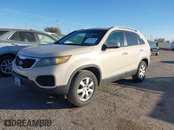 ✅ 2011 Kia Sorento LX • VIN: 5XYKT4A20BG110857 • Lot: 43728679. Wystawiony na IAAI z przebiegiem 174 579 mil. Bezpłatny archiwum sprzedaży aukcyjnych z USA i szczegółowy raport historii pojazdu na DreamBid. Zdjęcie 2.