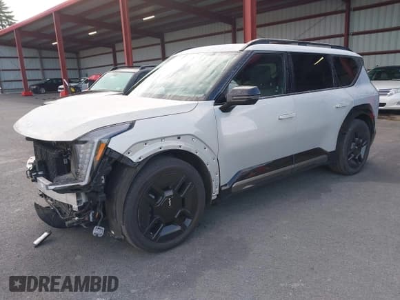 ✅ 2024 Kia EV9 GT-Line • VIN: KNDAEFS53R6027916 • Lot: 43741747. Wystawiony na IAAI z przebiegiem 40 442 mil. Bezpłatny archiwum sprzedaży aukcyjnych z USA i szczegółowy raport historii pojazdu na DreamBid. Zdjęcie 2.