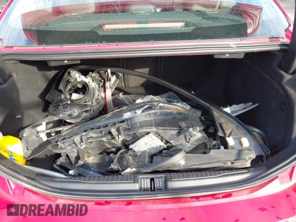 ✅ 2018 Alfa Romeo Giulia Ti Sport • VIN: ZARFAEEN7J7576238 • Лот: 42462272. Опубликован ранее на IAAI с пробегом 53 105 миль. Бесплатный доступ к архиву аукционных продаж из США и подробный отчёт об истории автомобиля на DreamBid. Изображение 12.