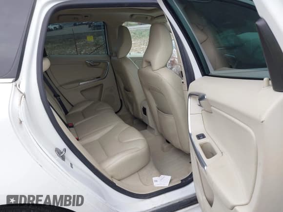 ✅ 2015 Volvo XC60 T5 • VIN: YV4612RK5F2709833 • Lot: 43677055. Wystawiony na IAAI z przebiegiem 163 838 mil. Bezpłatny archiwum sprzedaży aukcyjnych z USA i szczegółowy raport historii pojazdu na DreamBid. Zdjęcie 8.