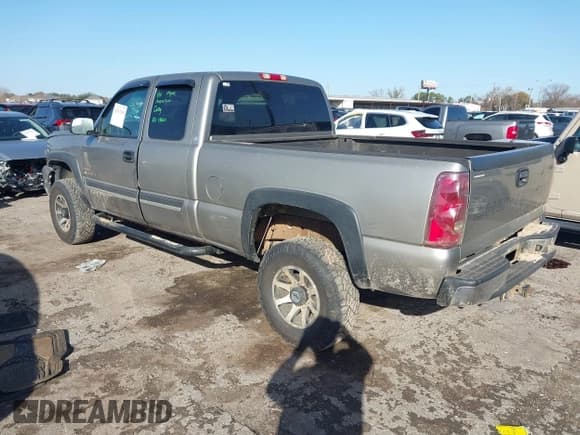 ✅ 2003 Chevrolet Silverado 2500HD LS • VIN: 1GCHC29113E232275 • Lot: 41367050. Listed on IAAI with 266,450 mi. Free auction sales archive from the USA and detailed vehicle history report at DreamBid. Image 3.