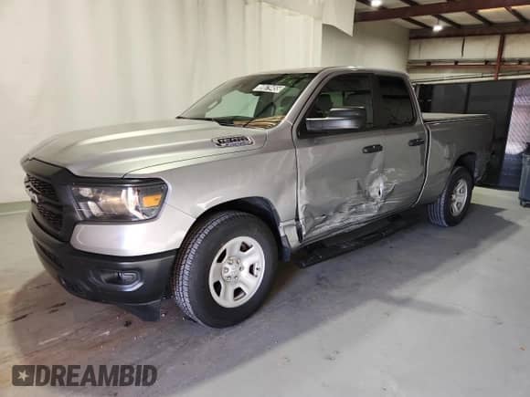 2023 Ram 1500 Tradesman z VIN 1C6RRFCG4PN615468, wystawiony jako Copart lot #89879455 z przebiegiem 12 054 mil mil oraz Czysty tytuł • Clean title. Historia ofert i sprzedaży dostępna na DreamBid. Obrazek 1.